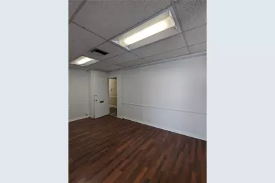 18570 Sherman, Reseda, CA 91335 - Photo 5