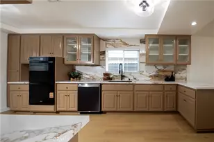 5747 Agnes Ave, Valley Village, CA 91607 - Photo 7