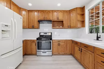 10332 Cayuga Avenue, Pacoima, CA 91331 - Photo 7