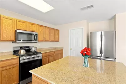 10619 Grand Prairie Dr, Bakersfield, CA 93311 - Photo 13