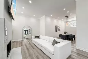 21047 Dumetz Rd, Woodland Hills, CA 91364 - Photo 11