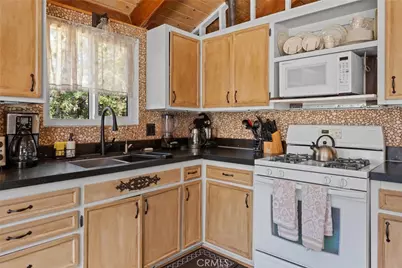 29199 Lake Brook, Cedar Glen, CA 92321 - Photo 15