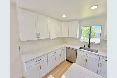 28196 Robin, Saugus, CA 91350 - Photo 3