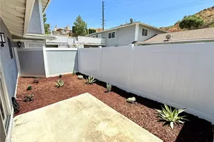 28196 Robin, Saugus, CA 91350 - Photo 15