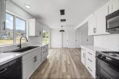 40054 Ridgemist Street, Palmdale, CA 93591 - Photo 9