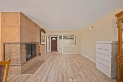 19541 Victory Boulevard, Reseda, CA 91335 - Photo 3