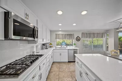 27576 Artine, Saugus, CA 91350 - Photo 13