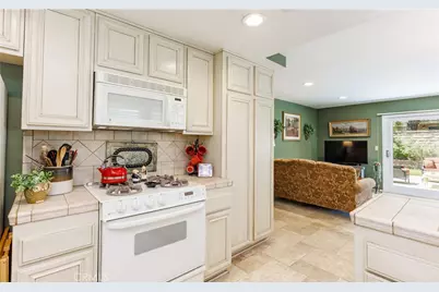 25503 Via Impreso, Valencia, CA 91355 - Photo 17