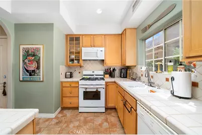 11808 Riverside Drive #3, Valley Village, CA 91607 - Photo 9