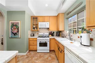 11808 Riverside Dr, Valley Village, CA 91607 - Photo 9
