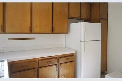 19545 Sherman, Los Angeles, CA 91335 - Photo 9