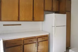 19545 Sherman, Los Angeles, CA 91335 - Photo 9