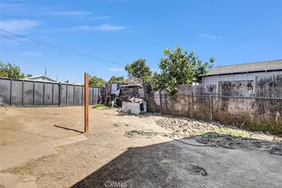 9402 Hickory, Los Angeles, CA 90002 - Photo 17