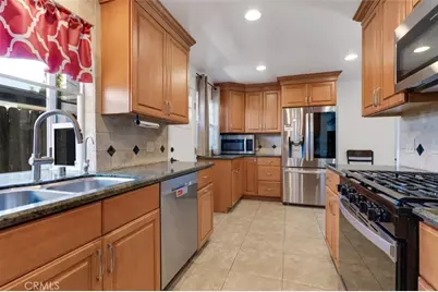 18027 Hatton Street, Reseda, CA 91335 - Photo 17