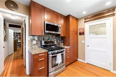 21008 Bandera, Woodland Hills, CA 91364 - Photo 19