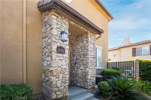 28453 Casselman Ln, Saugus, CA 91350 - Photo 3