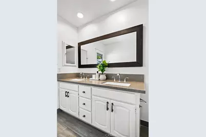 5777 Valerie Avenue, Woodland Hills, CA 91367 - Photo 27