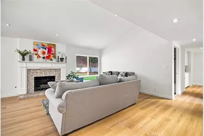 5777 Valerie Avenue, Woodland Hills, CA 91367 - Photo 5
