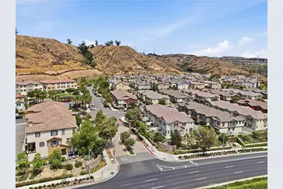 22077 Barrington, Saugus, CA 91350 - Photo 15