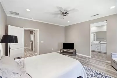 22077 Barrington, Saugus, CA 91350 - Photo 7