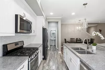 22077 Barrington, Saugus, CA 91350 - Photo 5