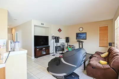 28611 Lupine St, Castaic, CA 91384 - Photo 9