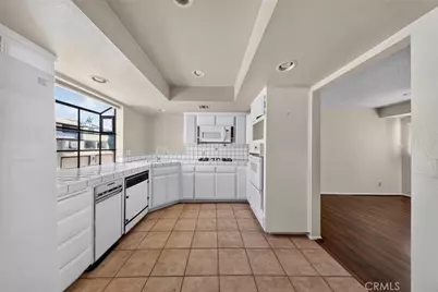 7650 Topanga Canyon Boulevard #9, Canoga Park, CA 91304 - Photo 15