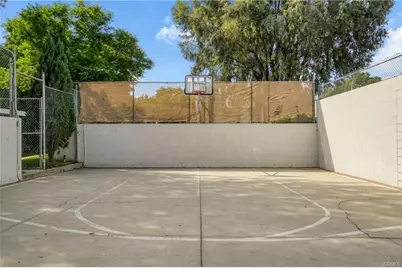 18611 Collins #E 33, Tarzana, CA 91356 - Photo 9