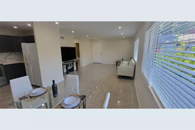 18611 Collins #E 33, Tarzana, CA 91356 - Photo 3