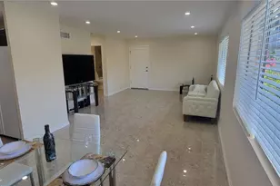 18611 Collins #E 33, Tarzana, CA 91356 - Photo 3