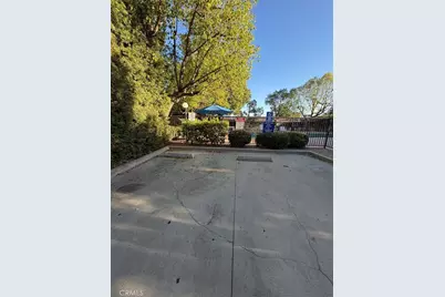 19350 Sherman, Los Angeles, CA 91335 - Photo 33