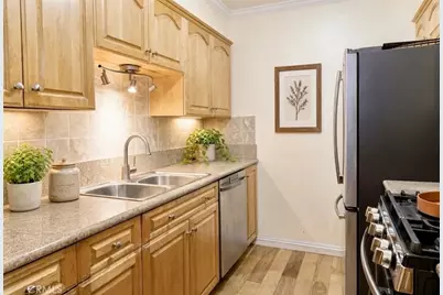 15344 Weddington Street #104, Sherman Oaks, CA 91411 - Photo 5
