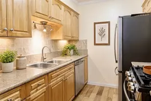 15344 Weddington St, Sherman Oaks, CA 91411 - Photo 5