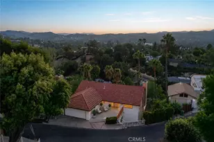 22497 Venido Rd, Woodland Hills, CA 91364 - Photo 45