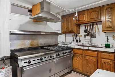 950 W 42nd, Los Angeles, CA 90037 - Photo 19
