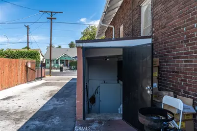 950 W 42nd, Los Angeles, CA 90037 - Photo 25
