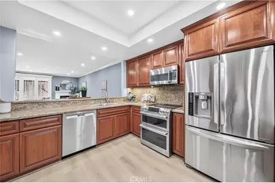450 San Vicente Boulevard #104, Santa Monica, CA 90402 - Photo 11