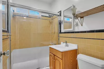 79 N Berkeley Avenue, Pasadena, CA 91107 - Photo 11