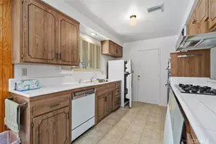 23323 Ostronic, Los Angeles, CA 91367 - Photo 9