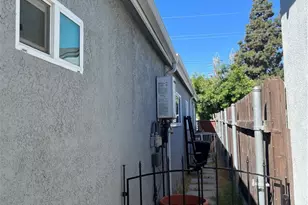 1454 N Clybourn Ave, Burbank, CA 91505 - Photo 27