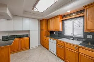 2056 E Villa, Pasadena, CA 91107 - Photo 13