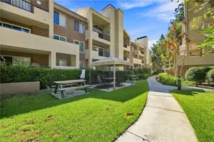 21400 Burbank, Woodland Hills, CA 91367 - Photo 19