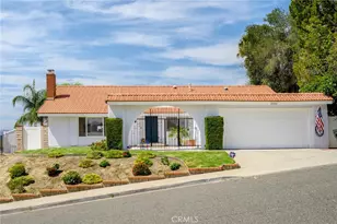 27403 Garza Dr, Saugus, CA 91350 - Photo 3