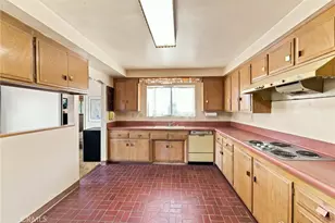 3800 Sapphire Dr, Encino, CA 91436 - Photo 15