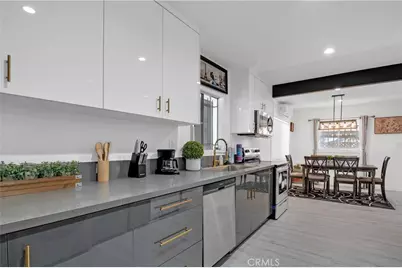 3204 W 27th St, Los Angeles, CA 90018 - Photo 15