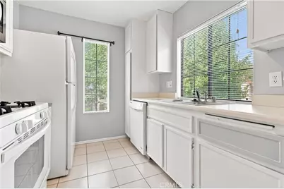 2554 Olive Dr #Apt 8, Palmdale, CA 93550 - Photo 11