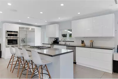 23051 Burbank Boulevard, Woodland Hills, CA 91367 - Photo 9