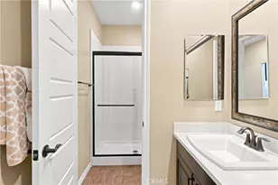 22389 Midtown Ct, Saugus, CA 91350 - Photo 35