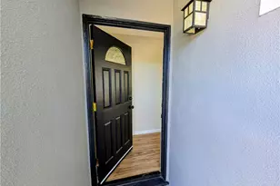 23130 Victory, Woodland Hills, CA 91367 - Photo 5
