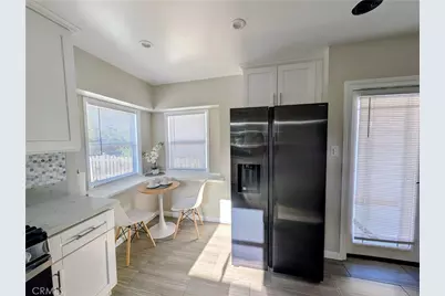 23130 Victory, Woodland Hills, CA 91367 - Photo 7